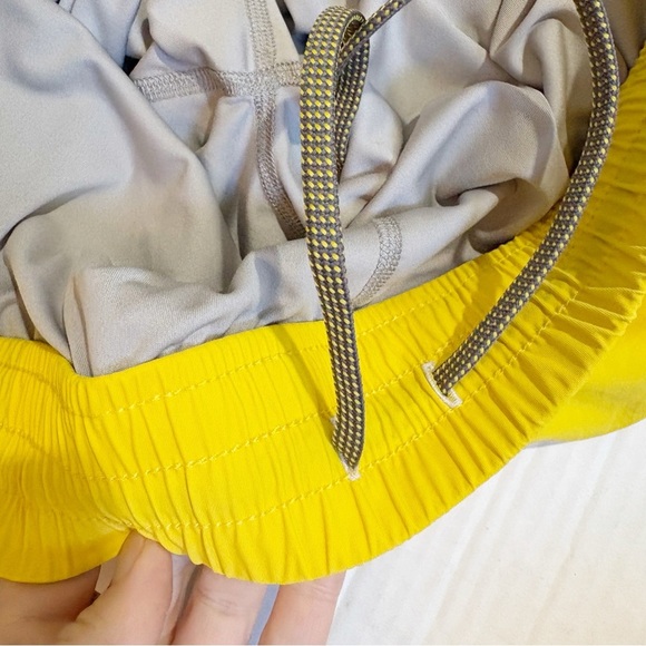 Stio Men’s Hideout Shorts Yellow Size Medium Lined Nylon Swim Hike Workout - Picture 10 of 14